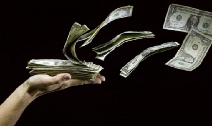 “Qara bazar”da dollar bahalaşmaqda davam edir