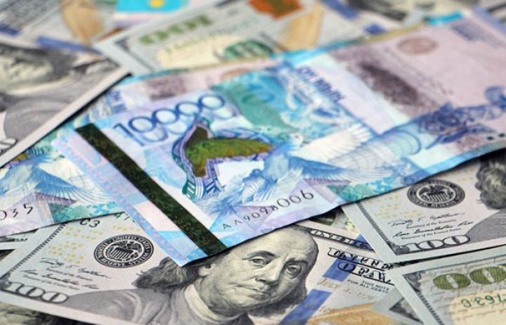 Qazaxıstanda dollar bahalaşıb