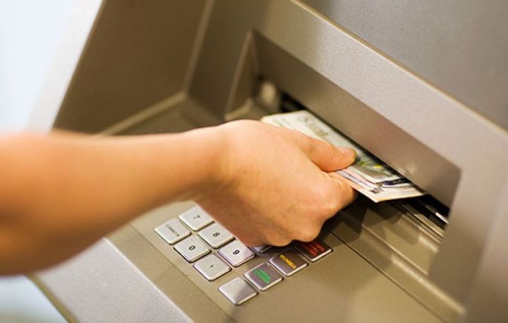 Bakıda bankomatdan külli miqdarda pul oğurlanıb