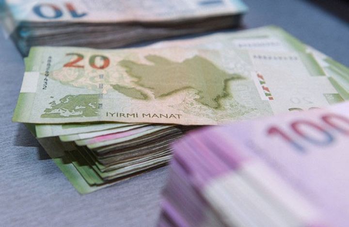 13 bankın faiz gəlirləri azalıb