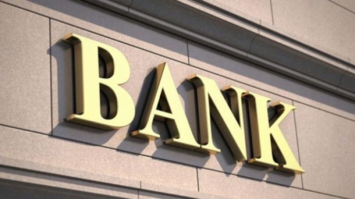 Bank sektoru "əriməkdə" davam edir