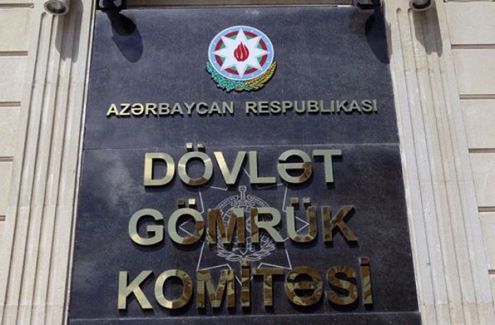 "Artıq miqdarda məhsulları gömrükdən keçirməyə cəhd göstərib, bizi təhqir edib"