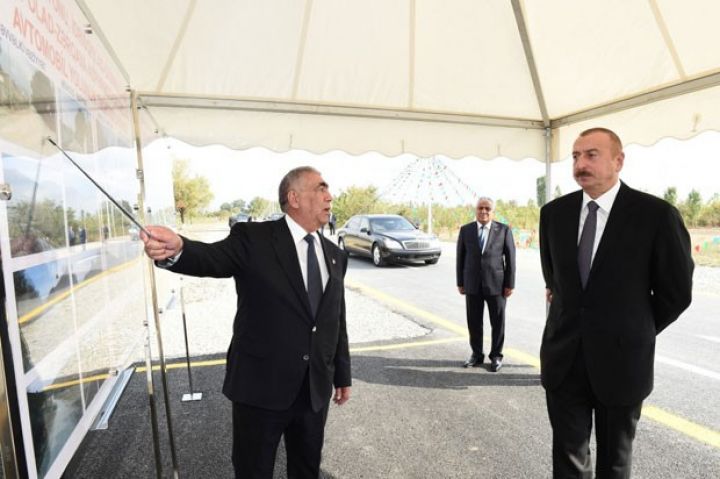 Prezident 33 kilometrlik yolun açılışını etdi