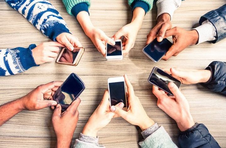 "Azərbaycanda hər 100 nəfərə 112 mobil telefon düşür"