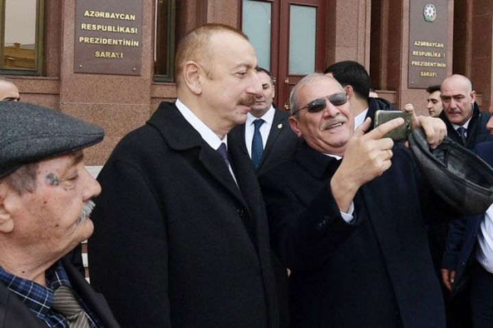 İlham Əliyev şəhid ailələri ilə görüşüb - YENİLƏNİB