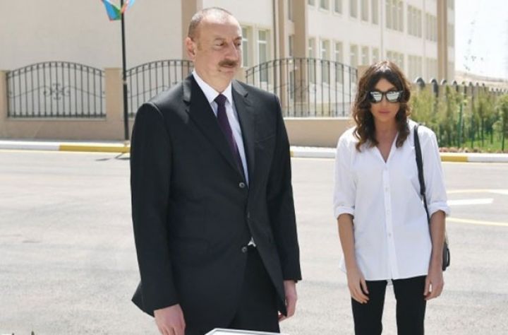 İlham Əliyev yaşayış kompleksinin açılışında - FOTOLAR