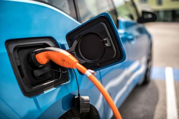 Azərbaycana gətirilən elektromobillərin sayı 3 dəfə artıb