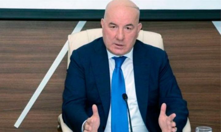 Prezident Elman Rüstəmovu təltif etdi