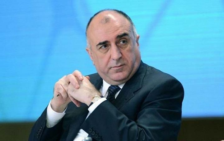 “Şüvəlandakı bağımda dincəlirəm...”