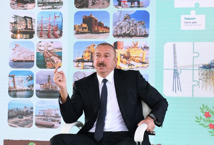 "Bu gün ölkə iqtisadiyyatının əsas hissəsi neft-qaz sektoru ilə bağlıdır və uzun illər belə olacaq"