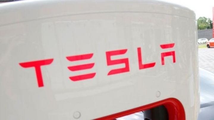 Tesla-nın bazar dəyəri 100 milyard dolları aşaraq Volkswagen-ə yaxınlaşdı