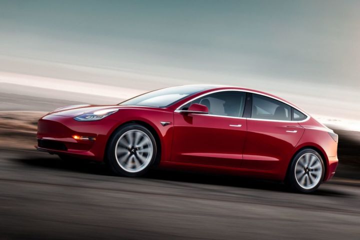 Tesladan yeni rekord - 185 min elektromobil
