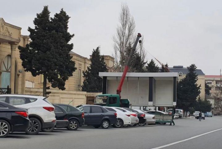 Dövlət Komitəsi ticarət köşkü tikintisinin qarşısını aldı
