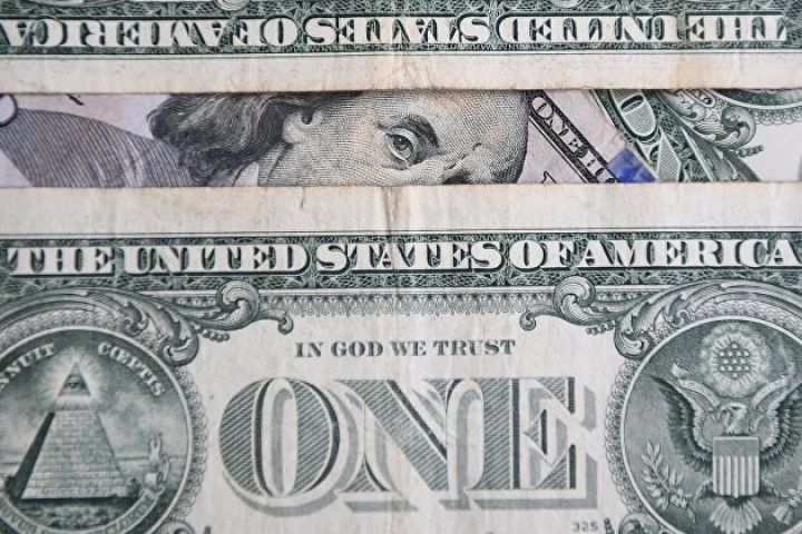 Dollar ucuzlaşmağa davam edir