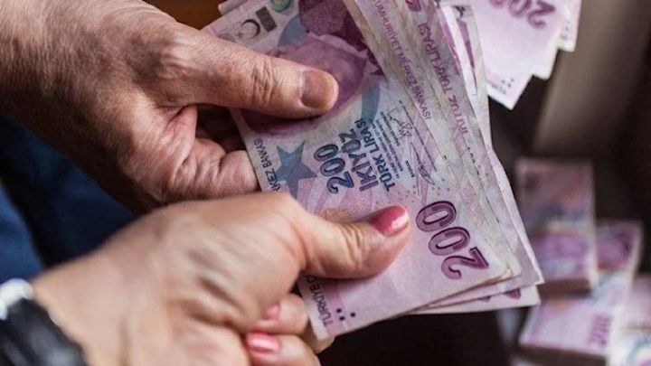 Türk Lirəsi 1 faiz ucuzlaşdı, məzənnə 15 səviyyəsini keçdi