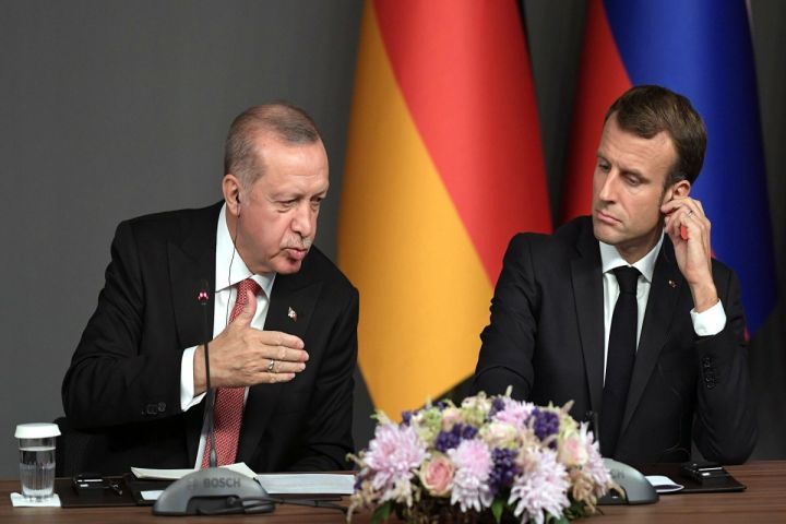 Ərdoğan Makronla görüşüb