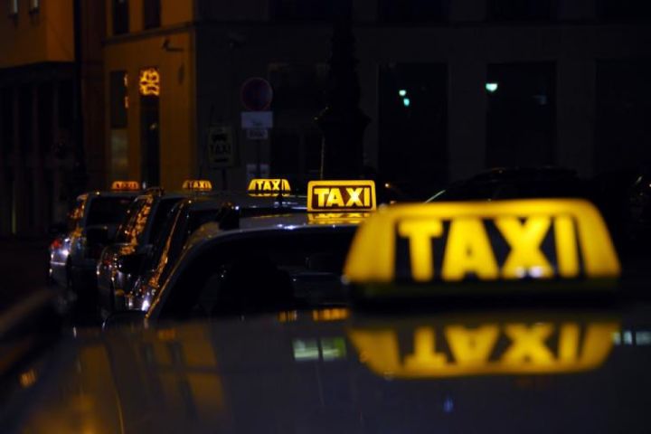 Taksi fəaliyyəti üçün dövlət rüsumları müəyyənləşir