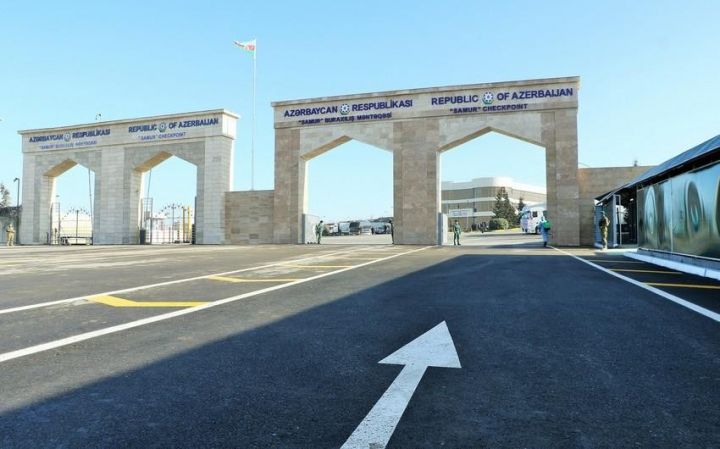 Sərhəddə vətəndaşların və avtomobillərin hərəkətində ləngimələr yaranıb - DSX-NİN SİSTEMİNDƏ NASAZLIQ