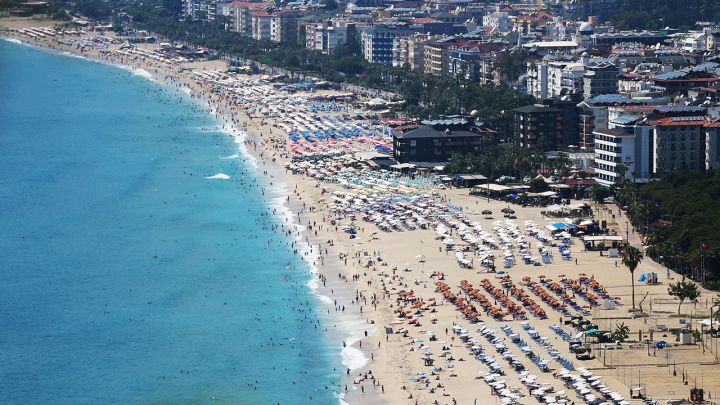 Turistlər Türkiyədə daha çox xərcləyirlər: 67 dollardan 100 dollara yüksəlib