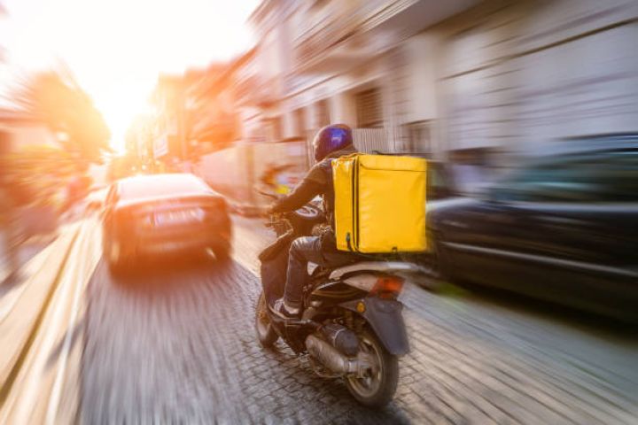 Azərbaycanda moped idarə etmək üçün sürücülük vəsiqəsi tələb olunacaq