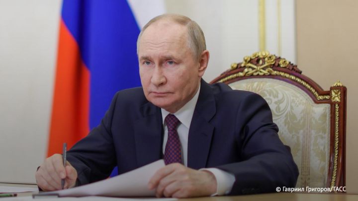 Putin iqtisadi məsələlərə həs olunan iclas keçirib - "2025-də Rusiyanın ÜDM-i  1% artıb"