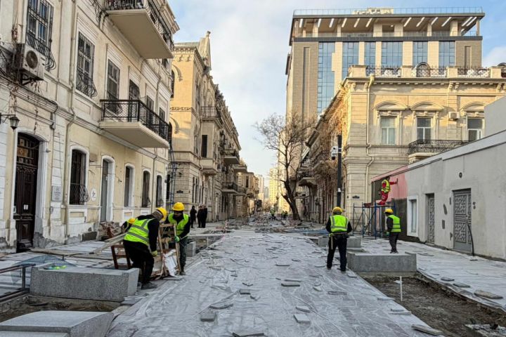 Bakının mərkəzi küçələrindən biri piyada yönümlü formata keçirilir