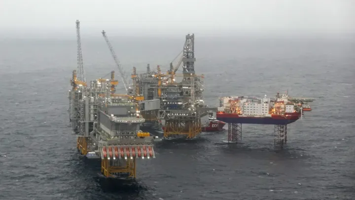 Brent neftin qiyməti yenidən 90 dolları keçdi