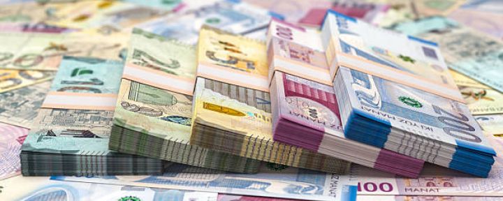 Şirkətlərin müddətli manat depozitləri bir ildə 1 milyard manatdan çox azalıb
