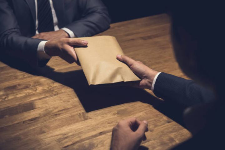 Korrupsiya barədə məlumat verənlərə böyük mükafat veriləcək – yeni qayda hazırlanır