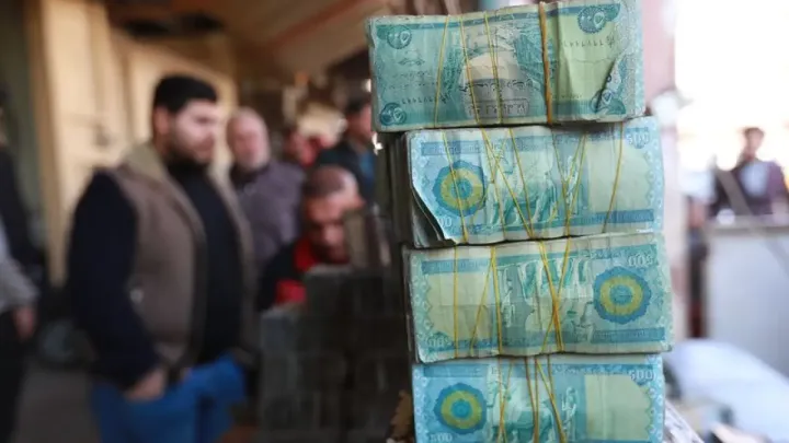İraqda böyük devalvasiya – dinar 13% ucuzlaşdırıldı