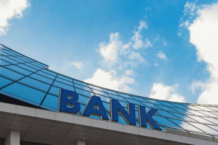 Daha bir bankın müştərilərə verdiyi kreditlər 1 milyard manata yaxınlaşıb