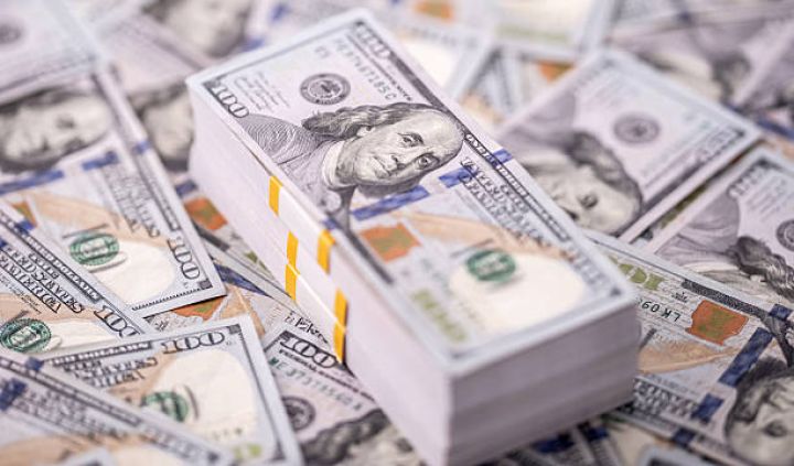 Azərbaycanda nağd xarici valyutanın müştərilərdən alışı satışını 759 milyon ABŞ dolları üstələyib