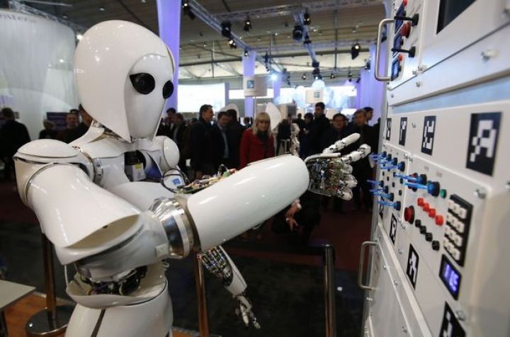 Robotlara görə vergi alınıb, insanlara ödəniləcək