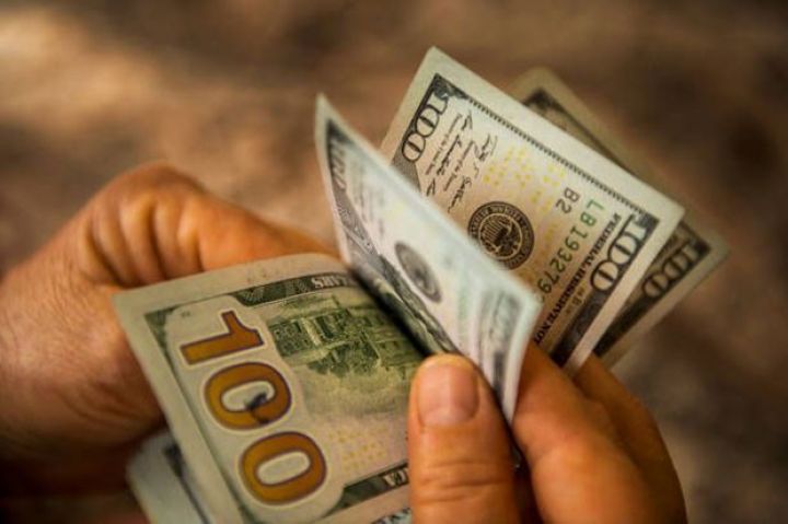 Əmanətlərdə dollarlaşma azalmaqda davam edir