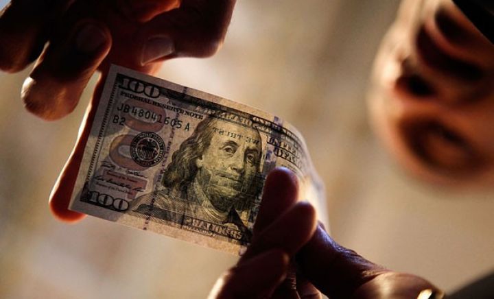 Dolların sabaha olan rəsmi məzənnəsi açıqlandı