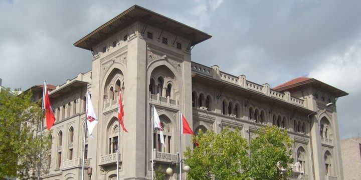 Azərbaycanda törəməsi olan bankdan 2 milyard 550 milyon manat mənfəət 