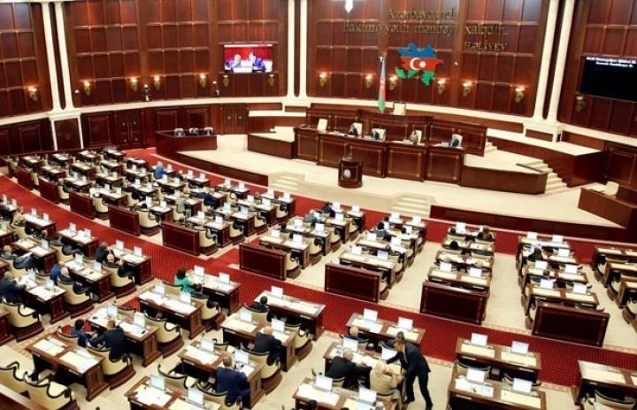 "Əmanətlərin tam sığortalanması haqqında" qanun Milli Məclisin gündəliyində