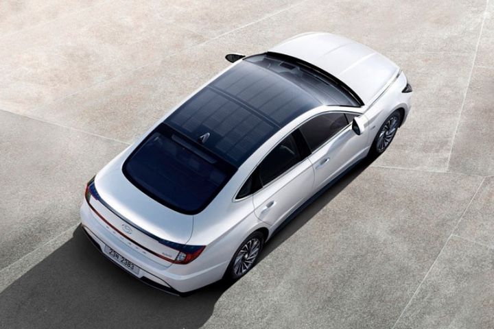 Hyundai Motordan günəş panelli tavan sistemilə təchiz edilmiş avtomobil