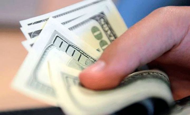 Dolların bazar ertəsinə olan rəsmi məzənnəsi açıqlandı