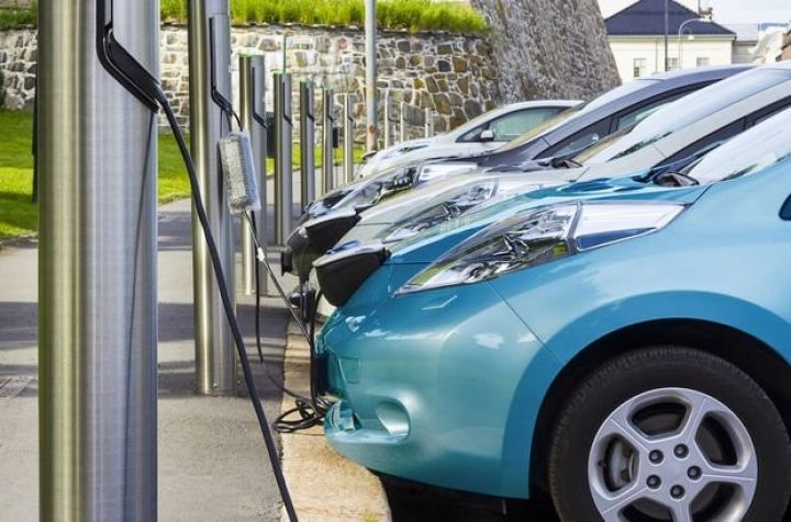 Gömrük aksiz dərəcəsi olmamasına baxmayaraq elektromobil idxalına maraq yoxdur