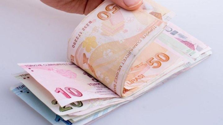 Dollar/TL məzənnəsi 6.99-u keçdi