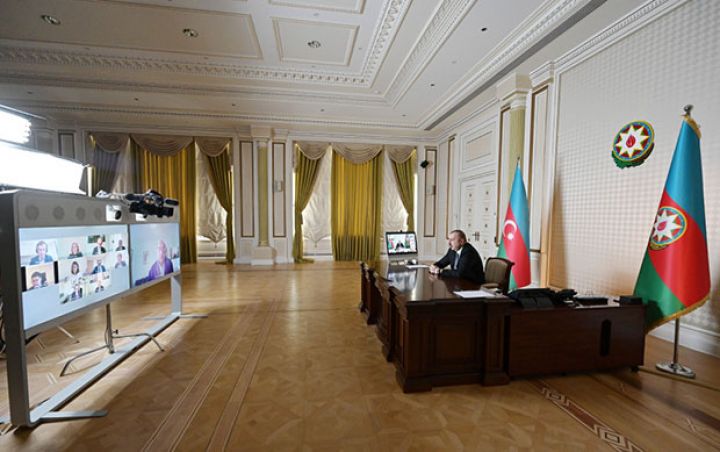 İlham Əliyev bank prezidentilə videokonfrans keçirdi - YENİLƏNİB