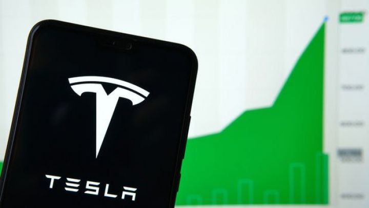 Tesla -nın bazar dəyəri Walmart-ı keçdi