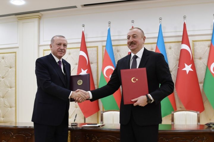 Azərbaycan-Türkiyə sənədləri imzalanıb