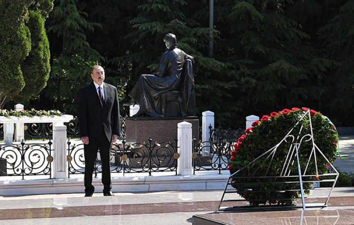 Prezident və birinci xanım Fəxri xiyabanda ziyarətdə olublar