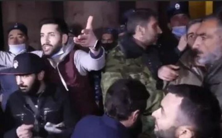 Yerevanda kütləvi etiraz aksiyası başlayıb, hökumət binası ələ keçirilib