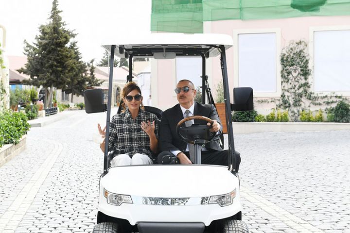 Prezident və birinci xanım Balaxanıda olublar