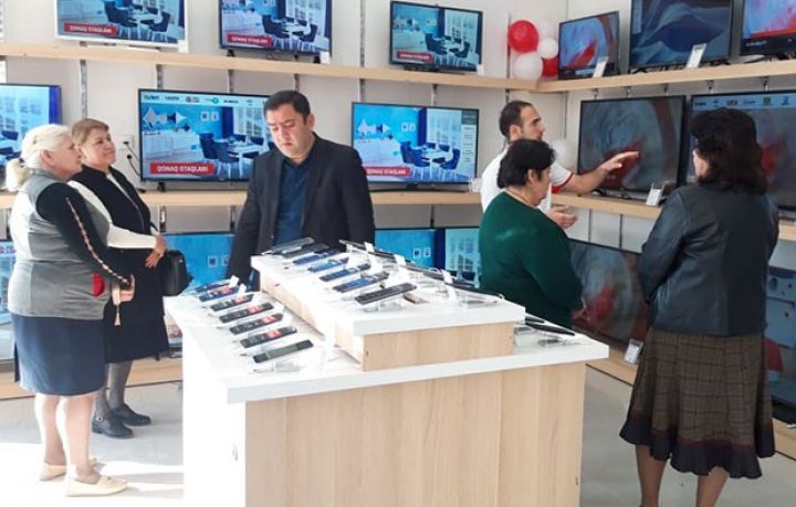 Mağazalar şəbəkəsi 22 milyon manata yaxın borc alır