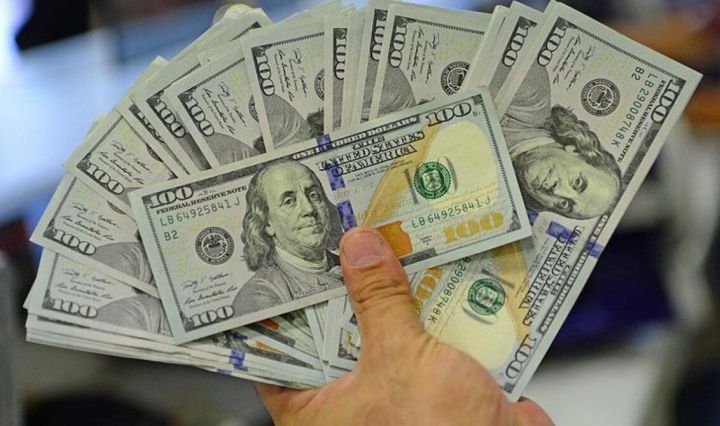 Banklara dollar satıldı - VALYUTA HƏRRACI