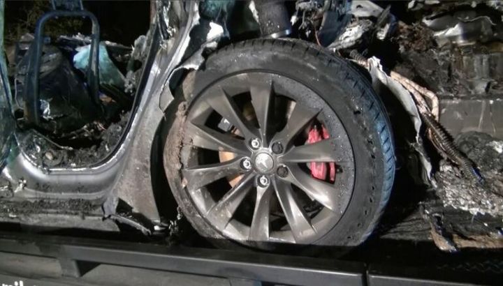 Tesla növbəti dəfə qəza xəbəri ilə gündəmdədir
